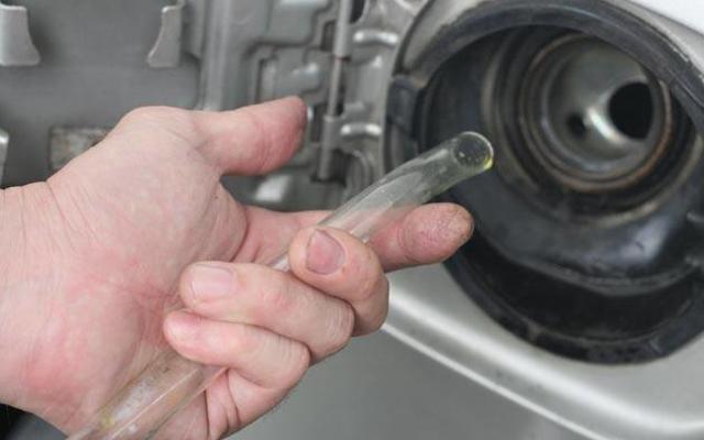 Люди платят, а водители воруют: Почему проезд в Киеве по 8 грн