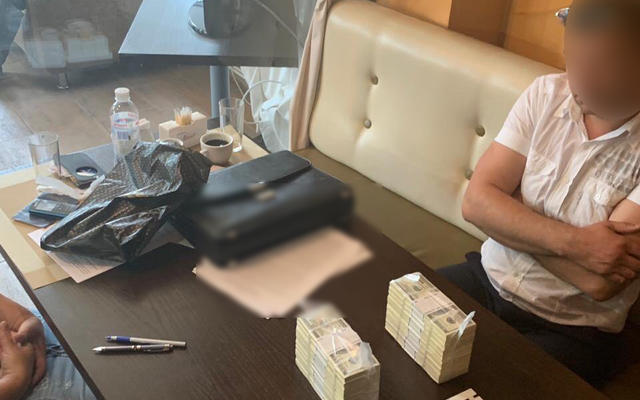 Как продают охотничьи угодья: Чиновники задержаны за взятку в $500 тыс