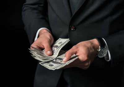 Позиции доллара в 2018 году ослабли - ЕЦБ