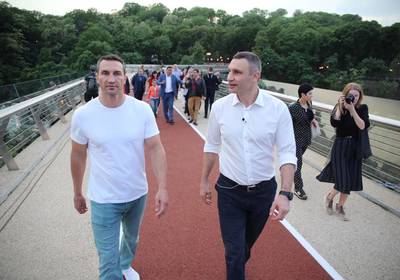 Кличко все еще недоплатил 121 млн грн за "стеклянный мост"