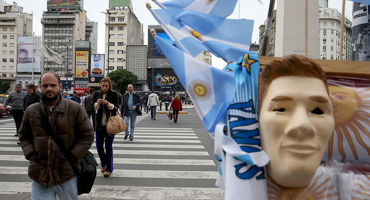 В Аргентине вводят контроль за покупкой долларов
