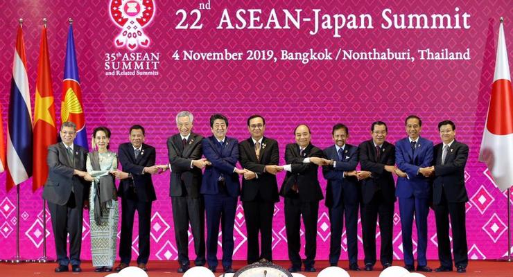 На саммите АСЕАН не смогли создать крупнейшую в мире ЗСТ