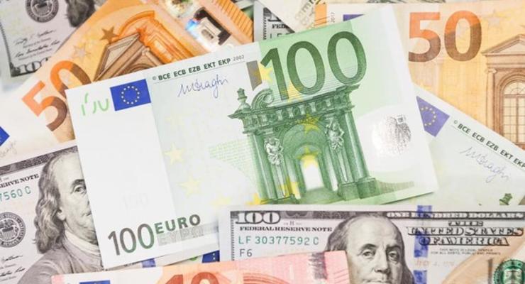 Доллар достиг двухлетнего максимума по отношению к евро