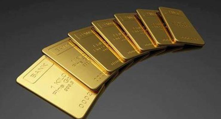 Цена на золото достигла максимума за семь лет