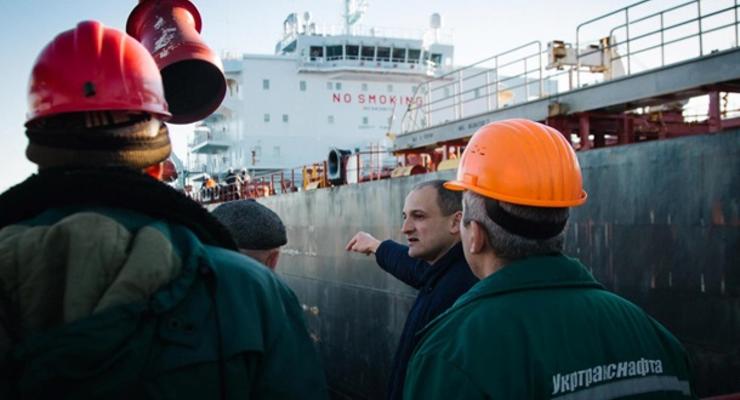 В Украине начал разгрузку третий танкер с нефтью для Беларуси