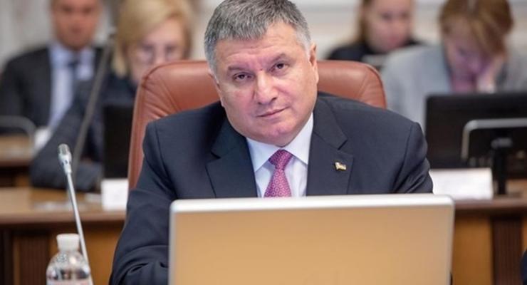 Аваков просит 2,6 млрд из "антикоронавирусного фонда" на доплаты подчиненным