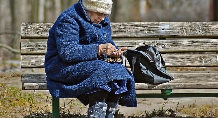 В Украине повысили социальные выплаты детям и пенсионерам: Подробности