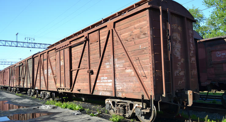 Кабмин запретил ввозить в Украину вагоны из России