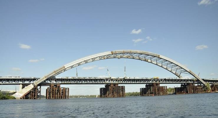 Строительство Подольского моста: АМКУ открыл дело на 100 млн грн