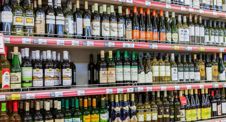 В Украине может снова подорожать алкоголь - СМИ
