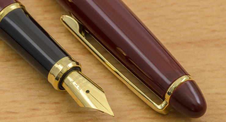Генштаб ВСУ покупает подарочные ручки Parker с позолотой по 9 тыс грн - СМИ