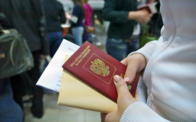Украина введет санкции за выдачу российских паспортов на Донбассе - СМИ