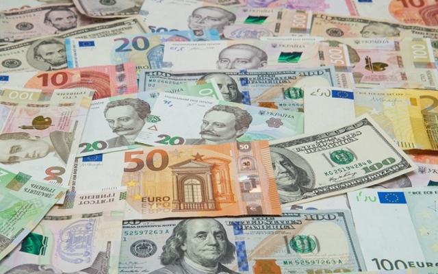Курс валют на 29.03.2021: евро снова ниже 33 гривен