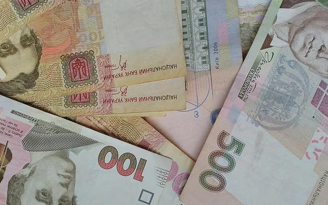 В Кабмине начнут выдавать зарплаты в виртуальных гривнах: подробности