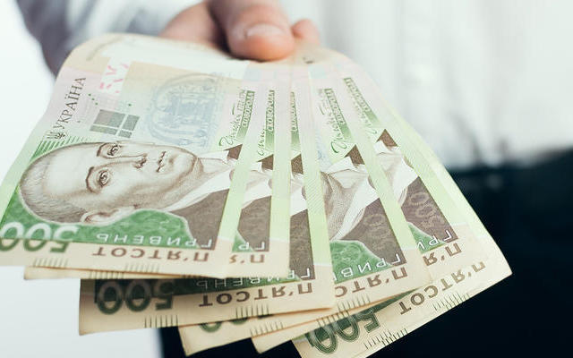 Тысячу гривен за прививки в Украине будут выдавать еще 13 банков