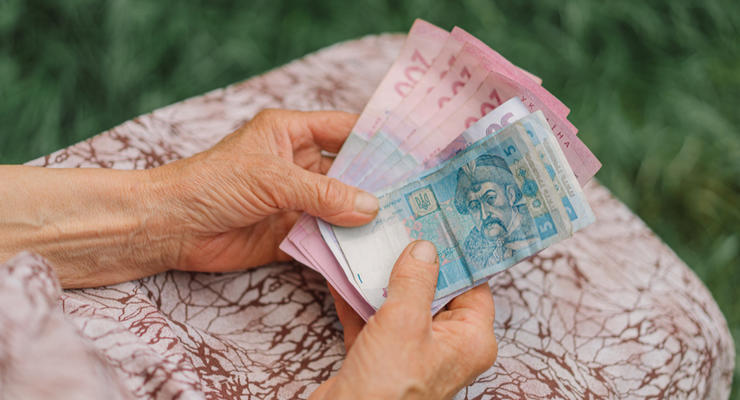 Минимальную пенсию для украинцев старше 70 лет поднимут