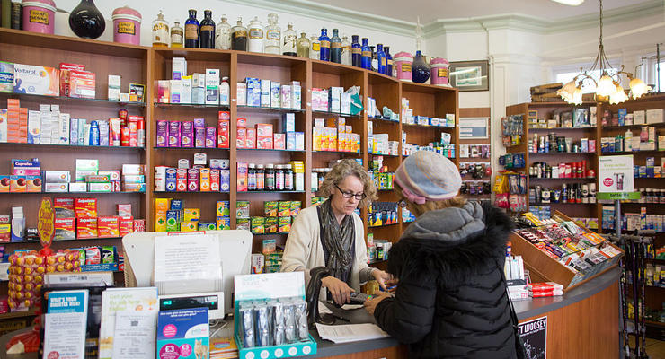 Санкции против РФ: В аптеках заканчиваются импортные жаропонижающие