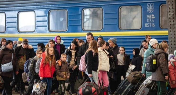 Эвакуация украинцев: Укрзализныця возобновила продажу билетов