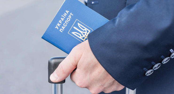 Украинцы смогут оформить паспорта за границей
