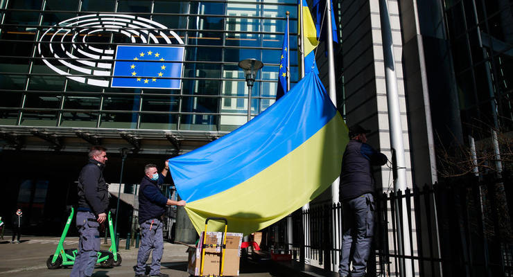 Евросоюз официально предоставит Украине статус кандидатов на вступление