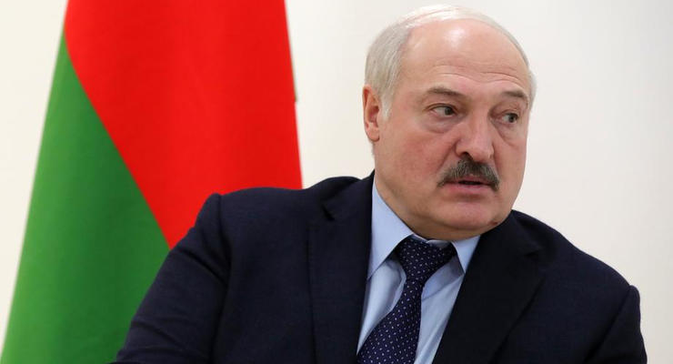 Лукашенко показал первый белорусский ноутбуком