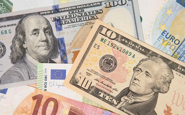 "Неспокойный октябрь": насколько подорожает доллар в Украине