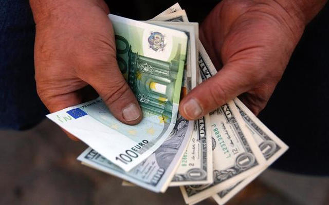 Курс валют на 28.11.2022: Евро покатился вниз