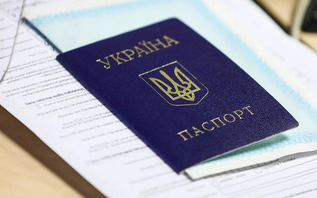 Закордонні паспорти та внутрішні паспорти можна надсилати поштою: деталі