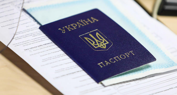 Закордонні паспорти та внутрішні паспорти можна надсилати поштою: деталі