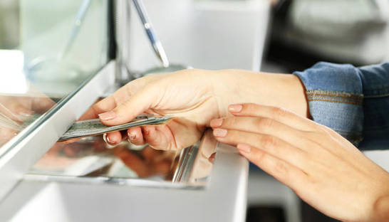 Курс валют на 24.02.2023: Евро стремительно падает