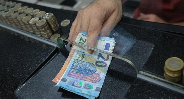 Курс валют на 21.03.2023: Евро растет в цене