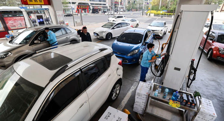 Бензин и дизель в Украине дешевеют: актуальные цены