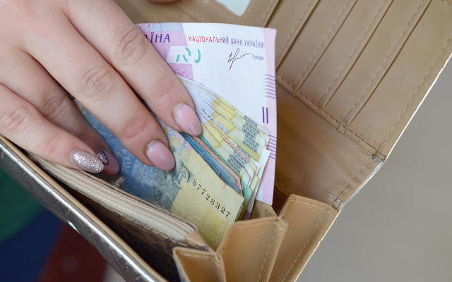 Дорогие банкноты: в Украине 5 гривен продают за 30 тысяч