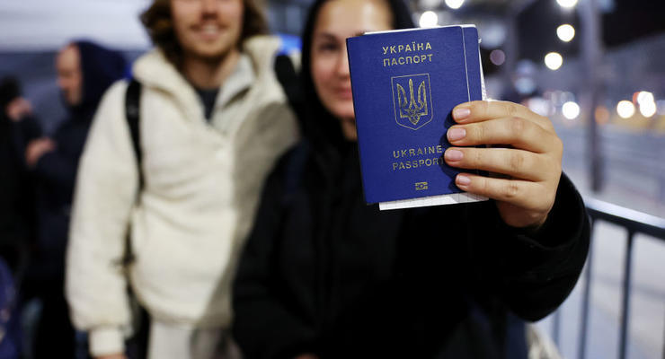 У украинцев могут забрать паспорта-книжечки и обменять их на id-карты: причины