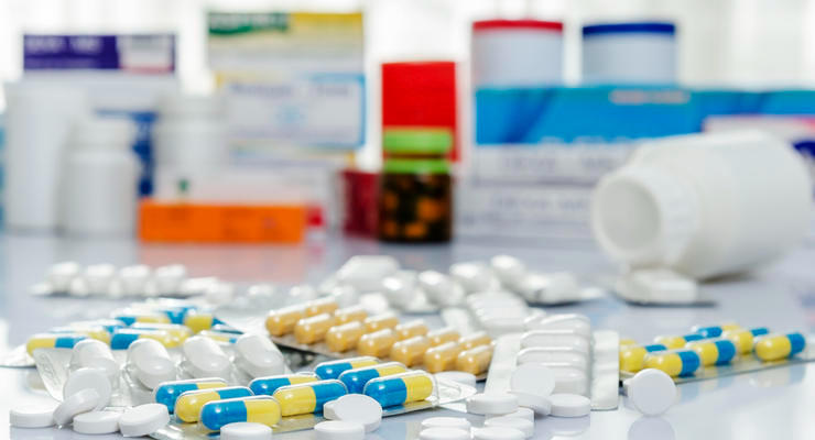Кабмін заборонив аптекам вказувати на вивісках інформацію про рівень цін
