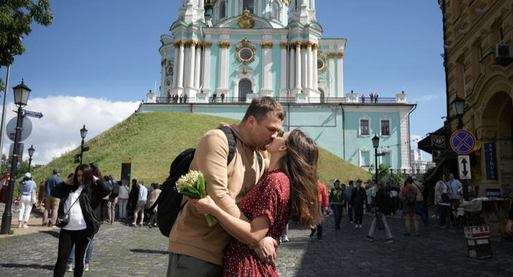 Туристический сбор в бюджет Киева снизился в два раза