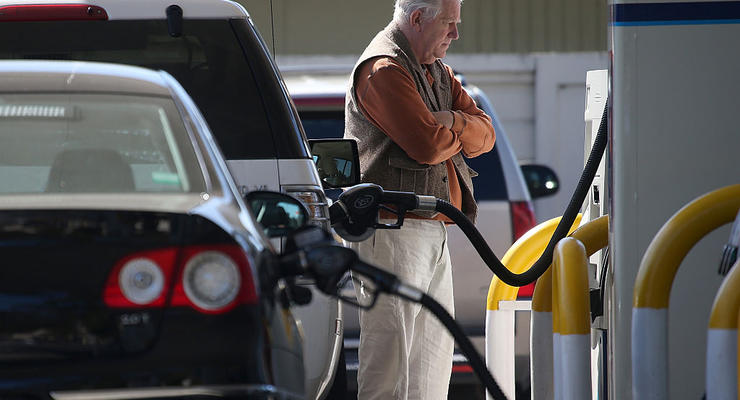Сети АЗС снова подняли цены на бензин и дизтопливо