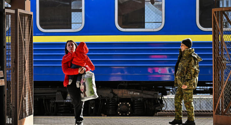 Выезд из Украины для женщин на воинском учете ограничат