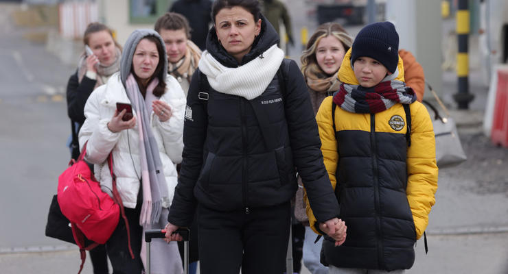 Украинцы могут одновременно оформить документы себе и детям: детали