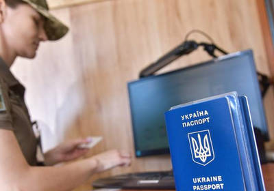 Смогут ли женщины-медики покинуть Украину с 1 октября: ответ