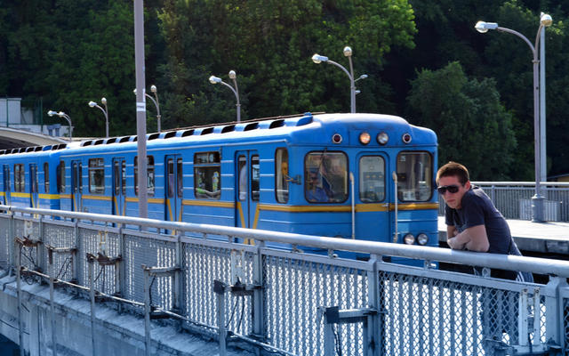 Ремонт мосту Метро в Києві: чи закриватимуть "червону" гілку метро