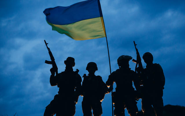 Война в Украине: могут ли насильно вернуть военнообязанных из-за границы