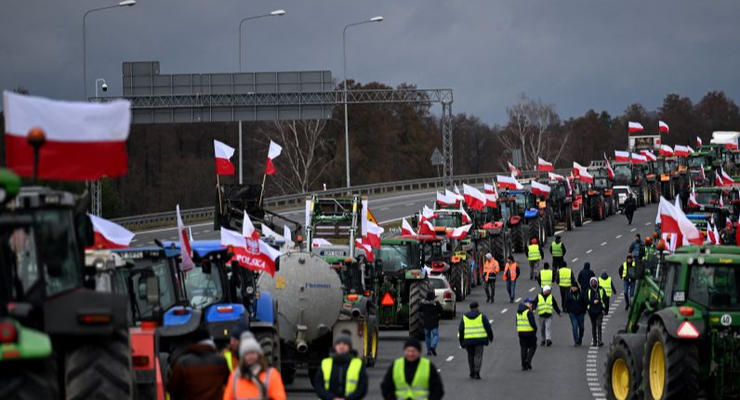 Польські фермери продовжують блокаду українського кордону