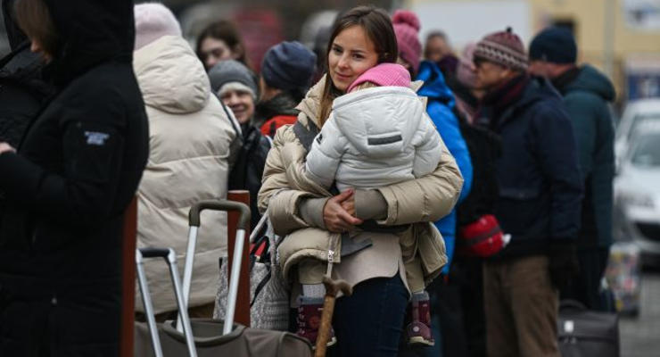Українські біженці у Польщі: які пільги пропонують скасувати