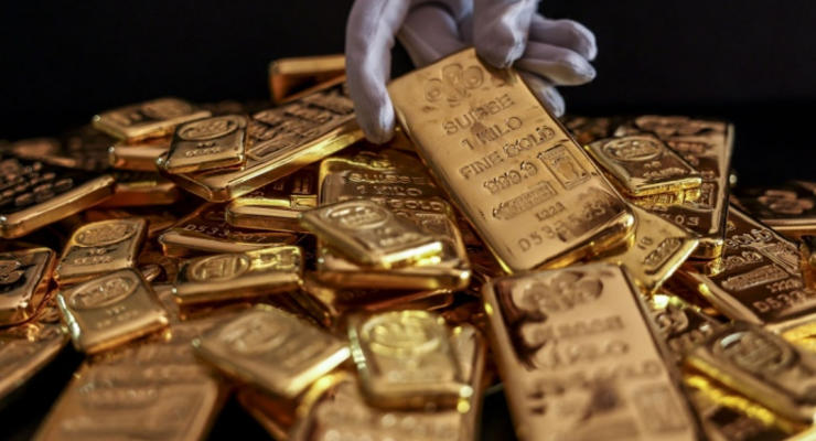 Золото достигло исторического максимума и снова дорожает
