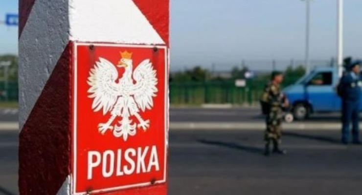 Блокада границы: Поляки остановили движение автобусов на пункте "Медика - Шегини"