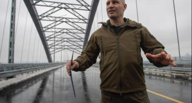 В Киеве на два месяца частично ограничат движение на одном из мостов