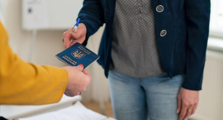 Украинские мужчины с 18 до 60 лет не смогут получить паспорта за границей