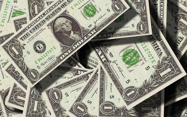 Курс валют на 30.05.2024: долар стрімко дорожчає
