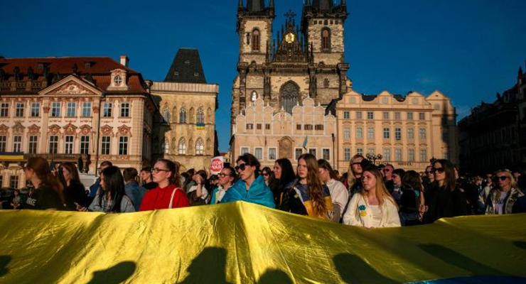 Чехия запустила программу помощи добровольного возвращения украинцев в Украину